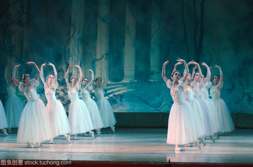 The acrobatic ballet "Swan Lake" was performed in the Sultanate of Oman