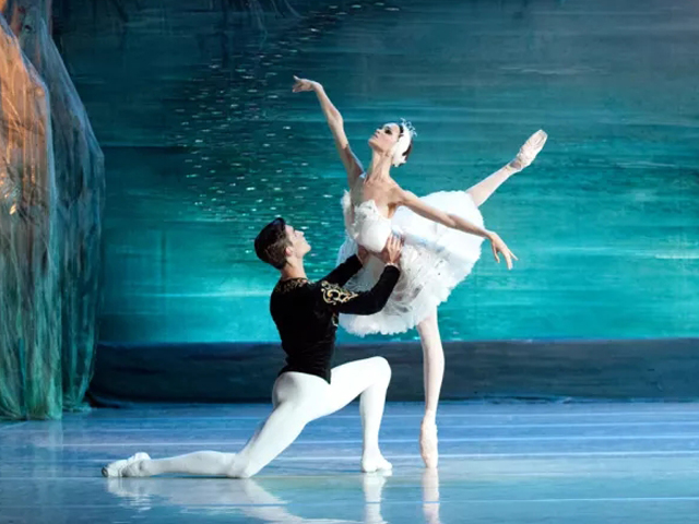 Ballet "Banner" and "Legend of the White Snake" Debut in Beijing 