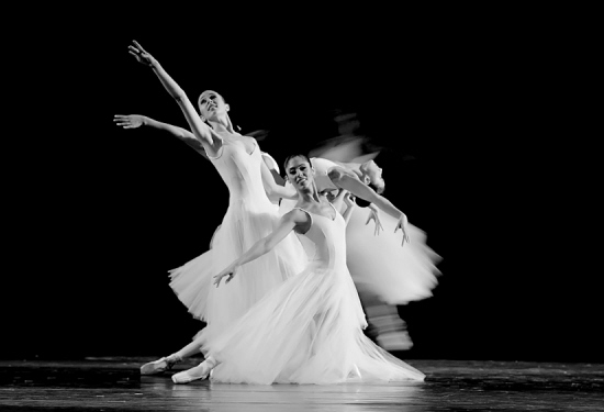 The world's top ballet artists landed at the sub-center