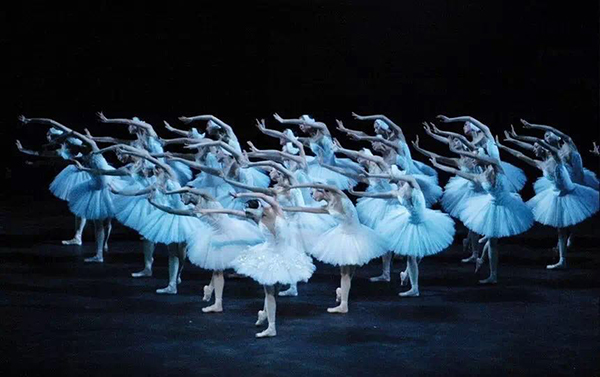 The Russian ballet "Swan Lake" was performed in Huai, Jiangsu Province