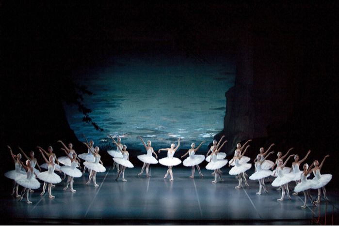 Japan's Matsuyama Ballet, a dance partner, visits China for exchanges